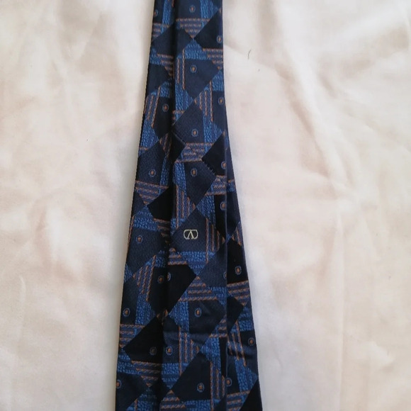 Valentino Garavani "V" Italian 100% Silk Tie with Blue and Orange Textured Print - Picture 8 of 14